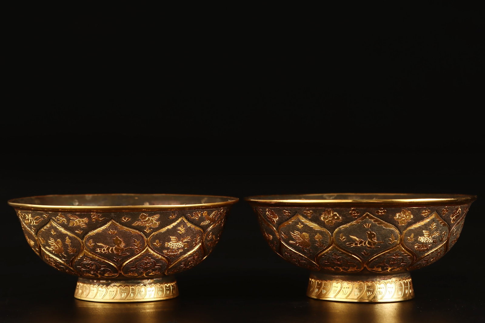 A Pair of Exquisite Gilt Bronze Flower and Bird Pattern Bowls: A Pair of Exquisite Gilt Bronze Flower and Bird Pattern Bowls,Qing Dynasty,China,Qianlong Four-character Mark,Size:2.4inx5.3in,Total Weight:913g一对铜鎏金花鸟