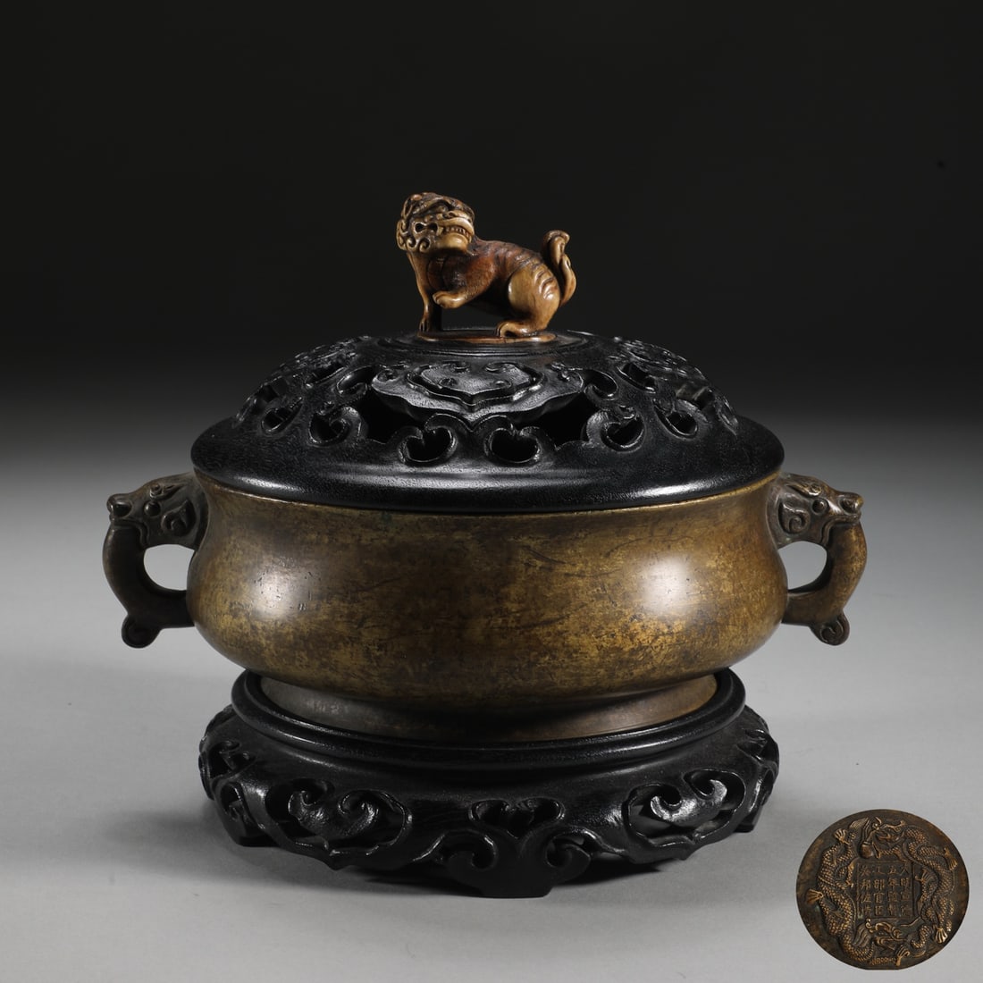 An Exquisite Bronze Dragon-Ears Censer,With Base,With Lion Cover: An Exquisite Bronze Dragon-Ears Censer,With Base,With Lion Cover,Ming Dynasty,China,Xuande Mark,Size:6.3inx6.2inx7.8in,Weight:2100g铜龙耳香炉,带底座,