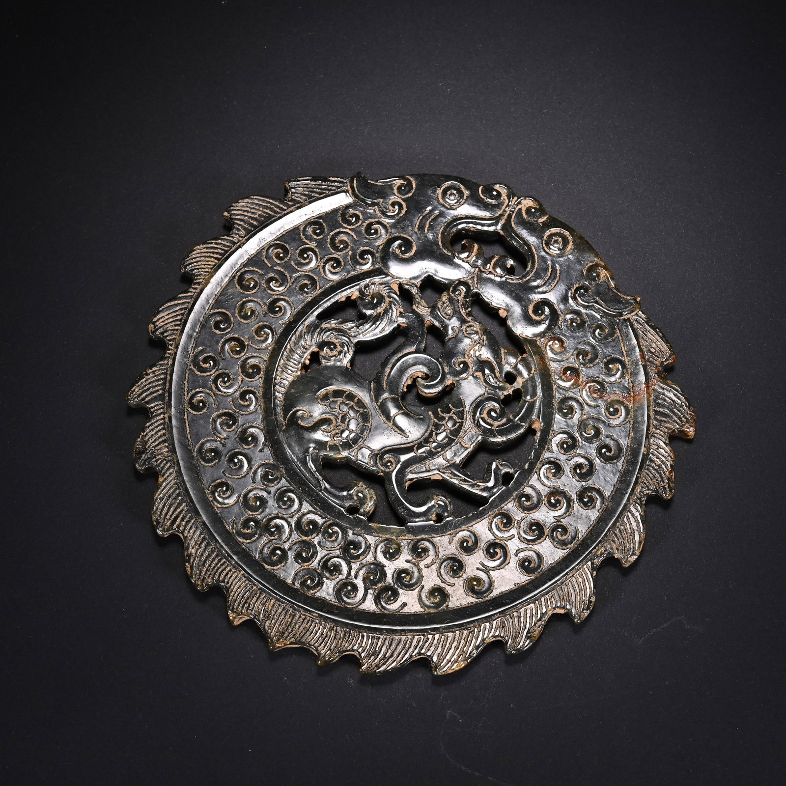 An Exquisite White Jade Dragon-head Auspicious Beast Pattern Pendant: An Exquisite White Jade Dragon-head Auspicious Beast Pattern Pendant,Qing Dynasty, China,Size:5.1inx4.9in,Weight:164g白玉龙首瑞兽纹挂件,中&#