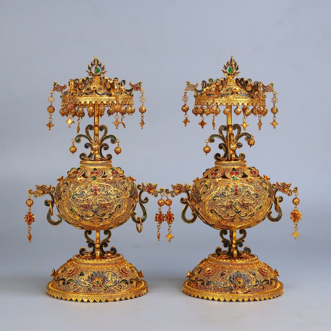 A Pair of Rare Filigree and Gilding Inlaid Gems Dragon Pattern Dragon-Ears Ornaments: A Pair of Rare Filigree and Gilding Inlaid Gems Dragon Pattern Dragon-Ears Ornaments,Qing Dynasty,China,Qianlong Four-character Mark,Size:11.8inx6.7in,Weight:1160g一对花丝Ź