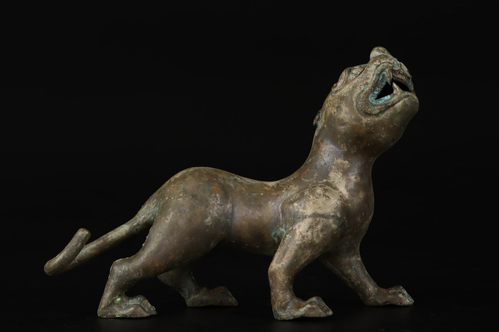 An Exquisite Silver Auspicious Beast Ornament (1 of 9)