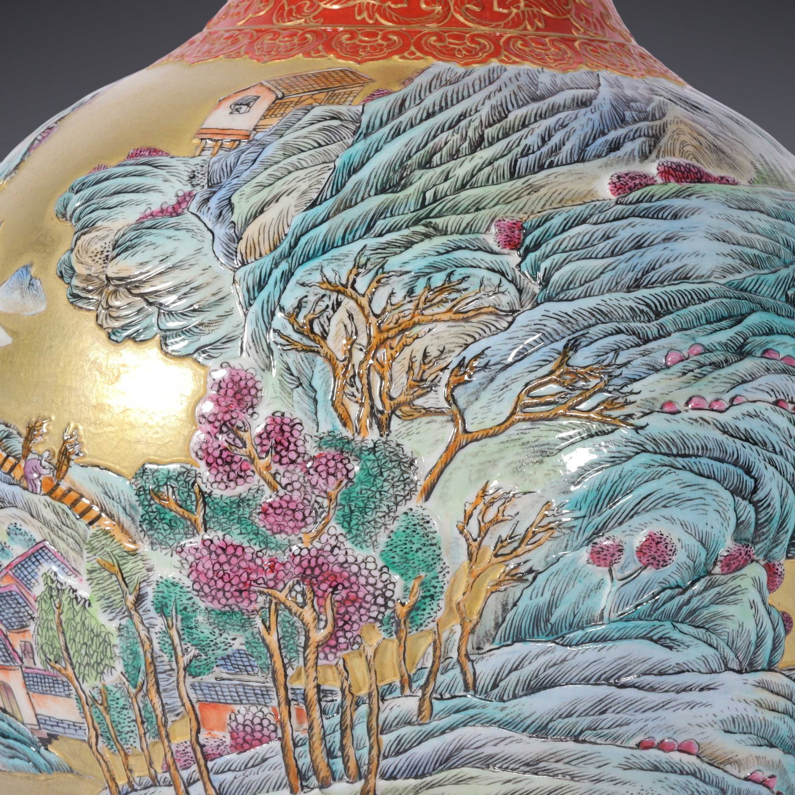 An Exquisite Enamel Lotus Pattern Landscape Pattern Vase - 3
