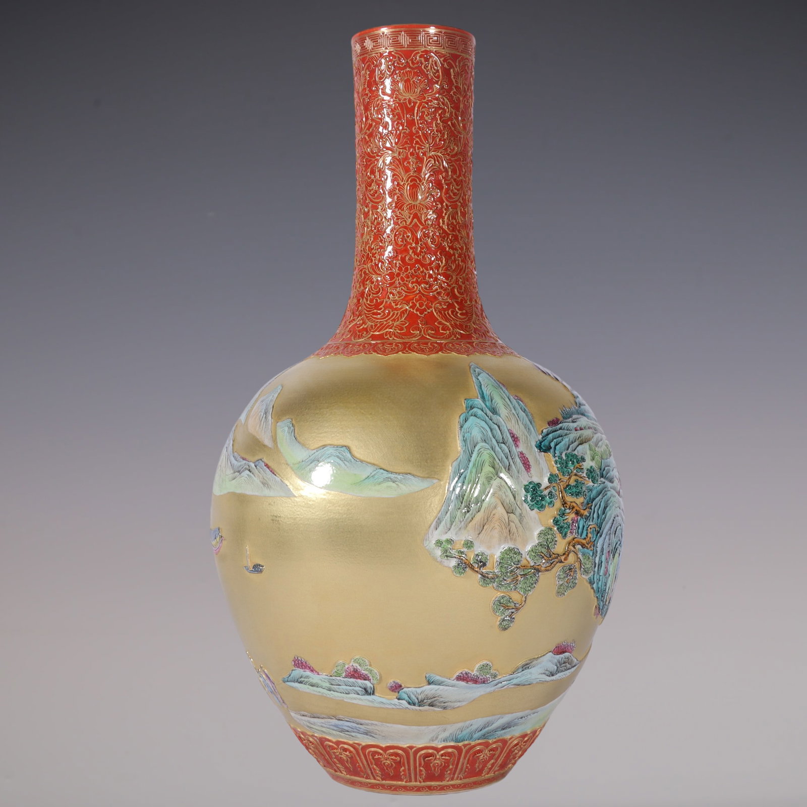 An Exquisite Enamel Lotus Pattern Landscape Pattern Vase - 6