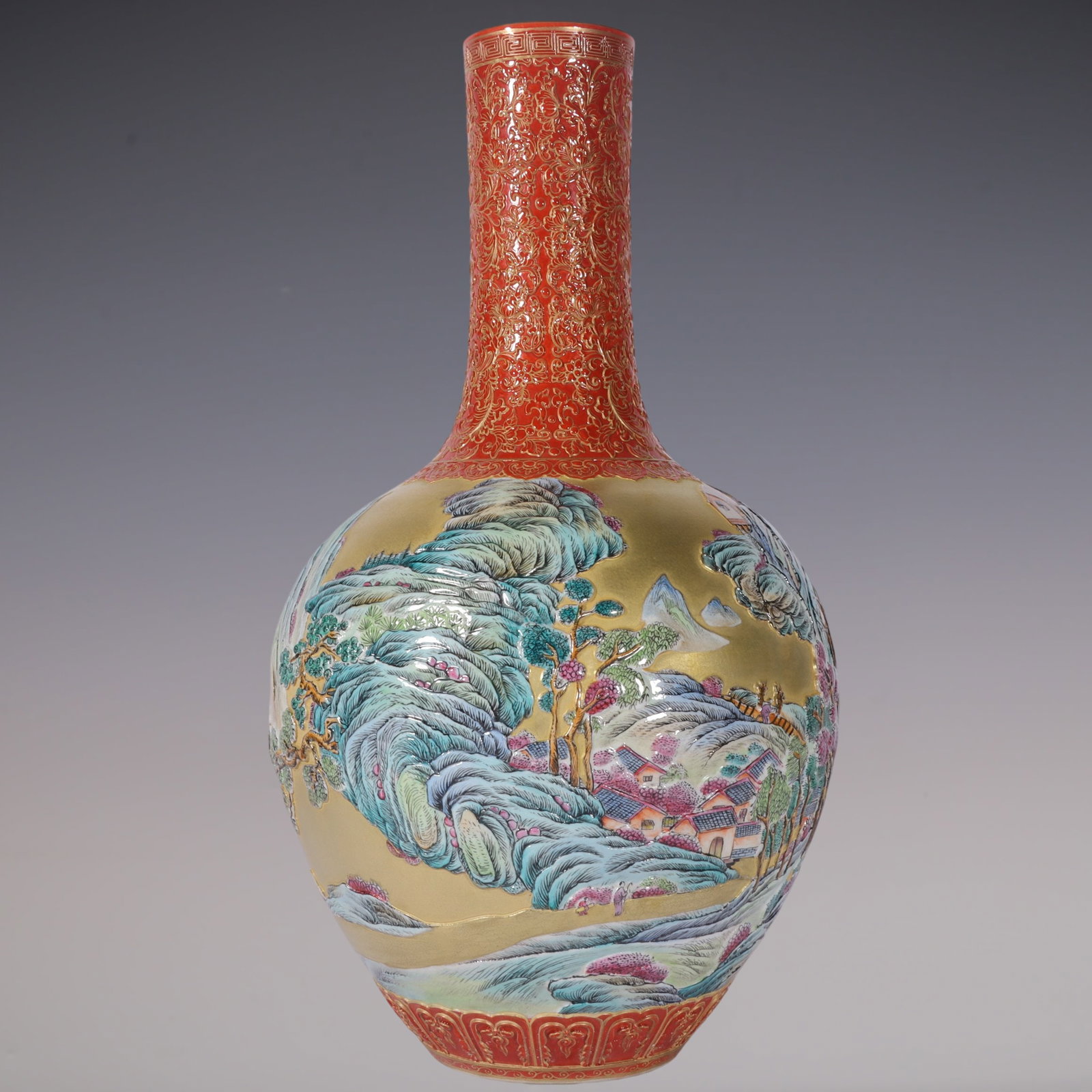 An Exquisite Enamel Lotus Pattern Landscape Pattern Vase - 7