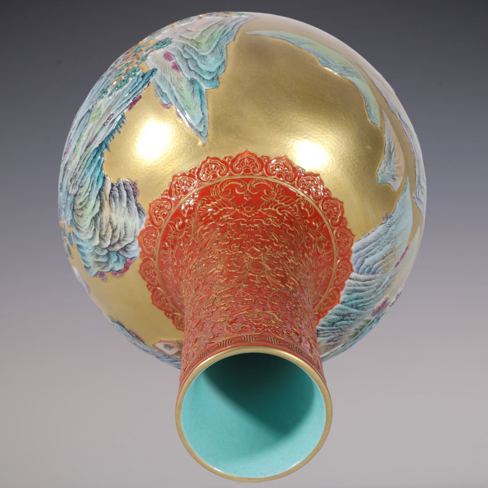 An Exquisite Enamel Lotus Pattern Landscape Pattern Vase - 8