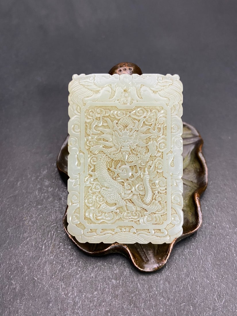 An Exquisite White Jade Auspicious Cloud and Dragon Pattern Pendant: An Exquisite White Jade Auspicious Cloud and Dragon Pattern Pendant,Qing Dynasty,China,Size:2.2inx1.5inx0.3in,Weight:47g白玉祥云龙纹挂件,中国