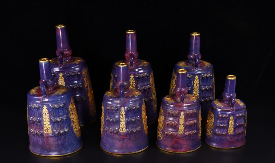A Set of Fine Jun yao Cover with Gold Inlaid Gems Chimes: A Set of Fine Jun yao Cover with Gold Inlaid Gems Chimes,Qing Dynasty,China,Size:(large)13inx11.4inx5.5in,(Small)8.3inx4.9inx3.7in,Weight:12520g一套钧窑包金镶
