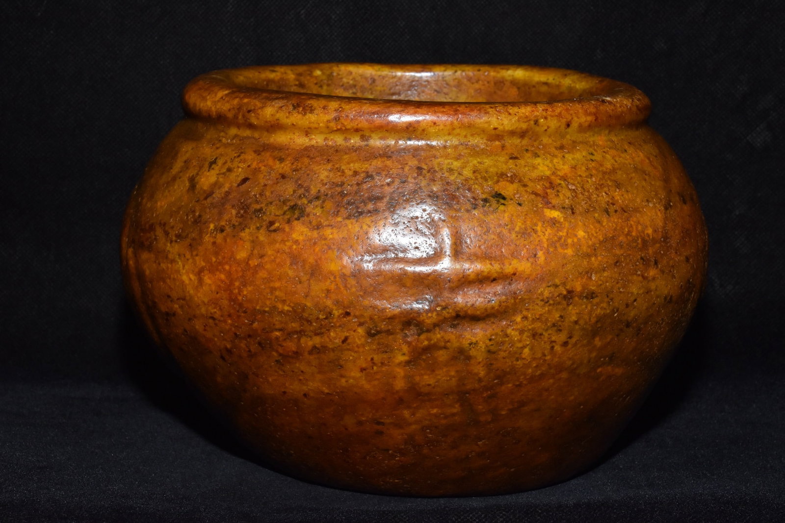 An Exquisite White Jade Jar: An Exquisite White Jade Jar,Hongshan Culture,Size:7.5inx5.5in,Weight:3220g白玉罐，红山文化，Size:19cmx14cm,Weight:3220g