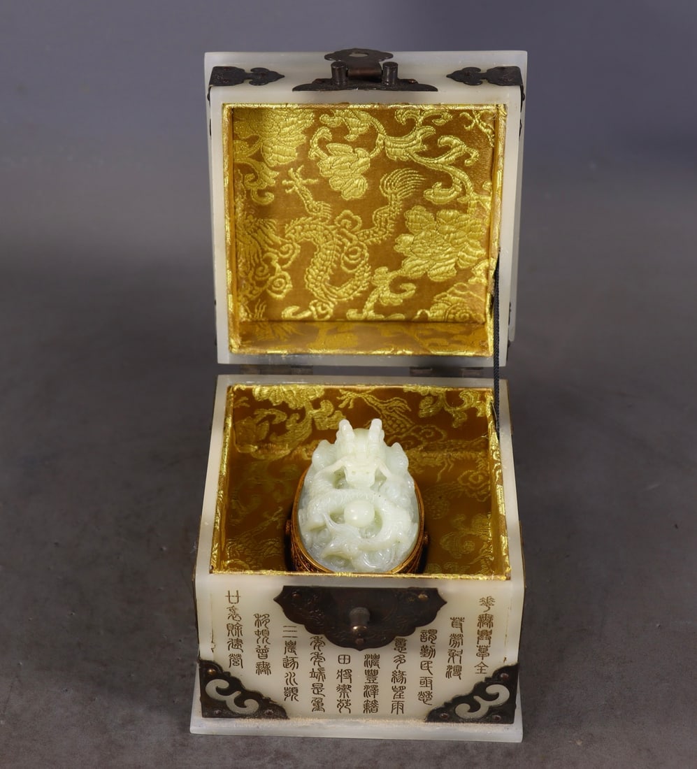 An Exquisite White Jade Cover with Gold Dragon Pattern Seal,Inlaid Gems: An Exquisite White Jade Cover with Gold Dragon Pattern Seal,Inlaid Gems,Qing Dynasty,China,Qianlong Four-character Mark,Size:(Box)4.1inx4.3in,(Seal)2.8inx2.4inx1.8in,Total Weight:1038g白玉
