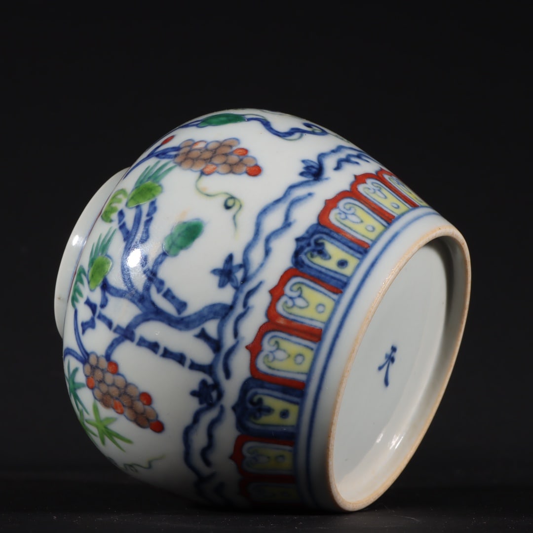 A Rare Doucai Grapes Pattern Jar - 8