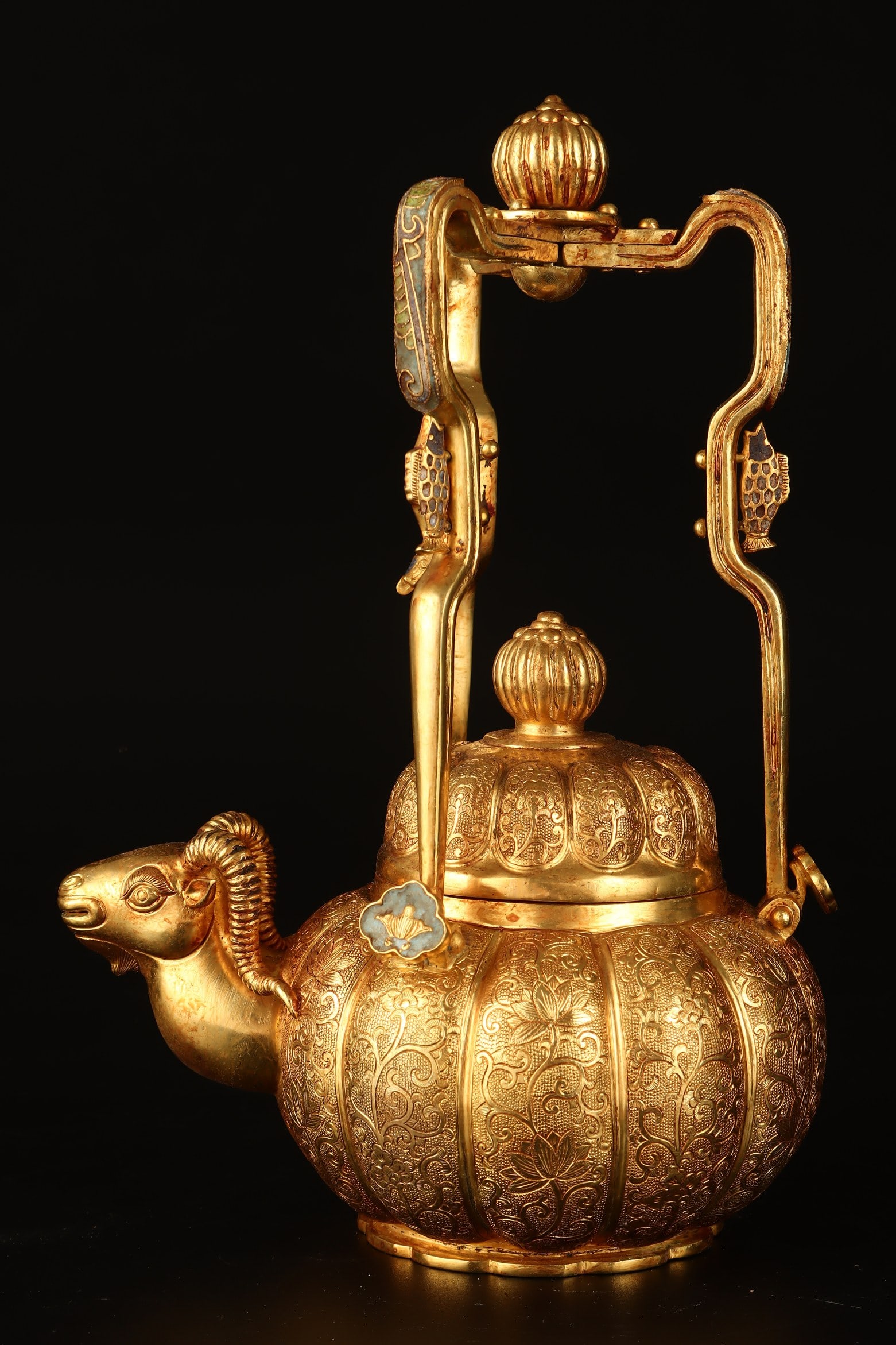 An Exquisite Gilt Bronze Lotus Pattern Sheep-head Ewer: An Exquisite Gilt Bronze Lotus Pattern Sheep-head Ewer,Qing Dynasty,China,Qianlong Four-character Mark,Size:10.2inx6.7in,Weight:1077g铜鎏金缠枝莲纹羊
