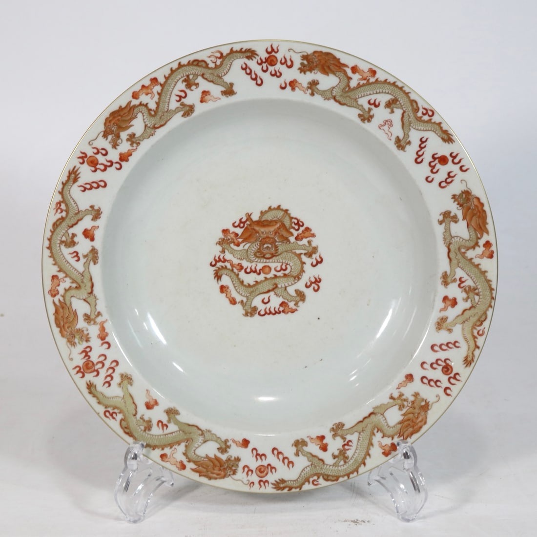 An Exquisite Iron-Red Color Painted Gold Auspicious Cloud and Dragon Pattern Plate: An Exquisite Iron-Red Color Painted Gold Auspicious Cloud and Dragon Pattern Plate,Qing Dynasty,China,With Mark,Size:9in矾红彩描金祥云龙纹盘
