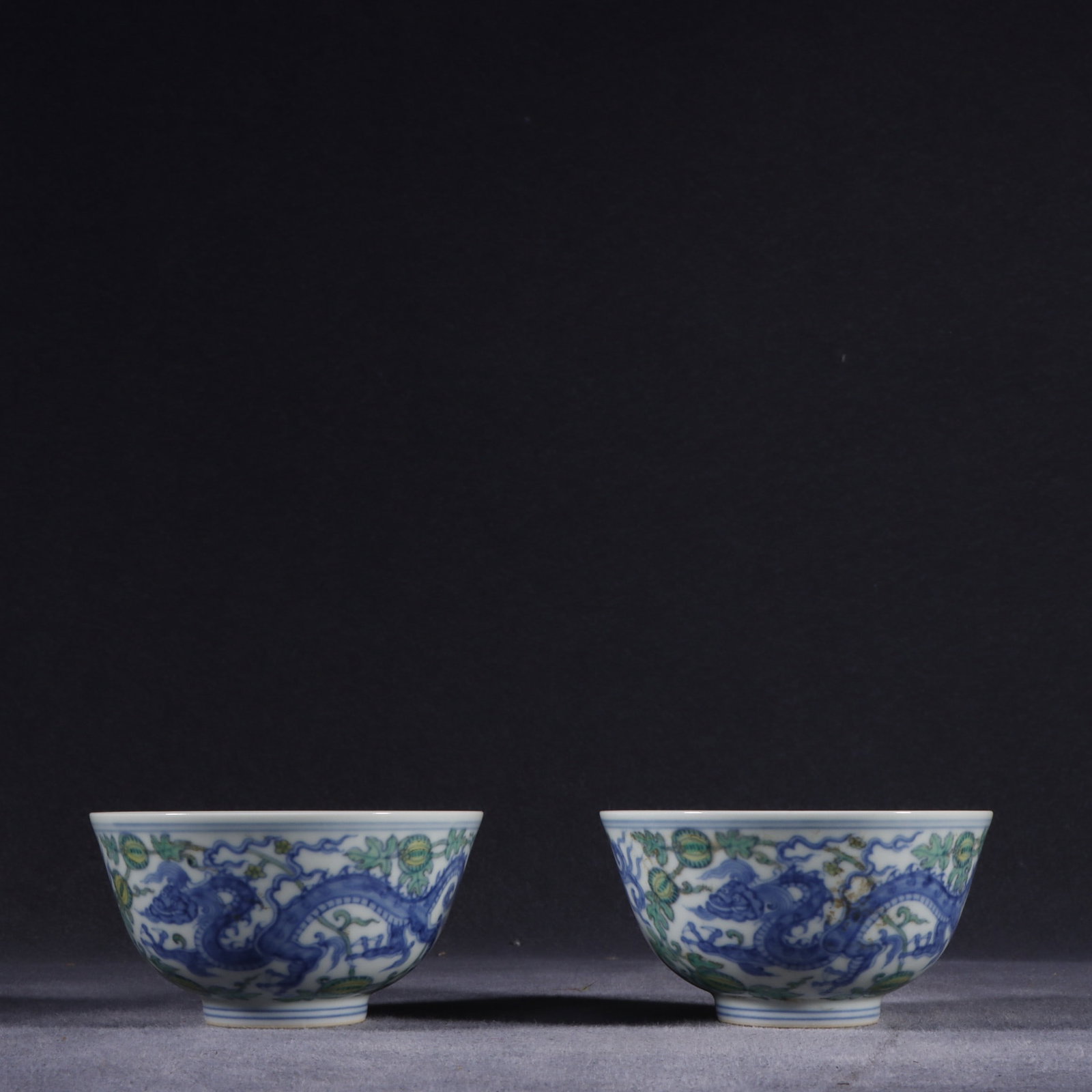 A Pair of Exquisite Doucai Blue and White Dragon Pattern Cup: A Pair of Exquisite Doucai Blue and White Dragon Pattern Cup Ming Dynasty, China Chenghua Six-character Mark Size:1.8inx3.5in青花斗彩西瓜龙纹杯