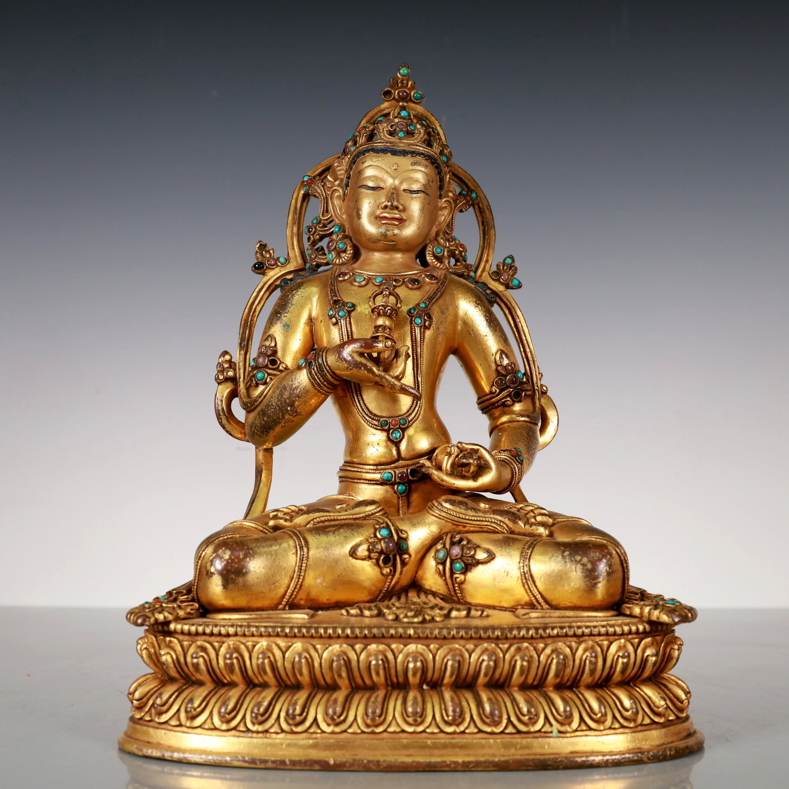 A Exquisite Gilt Bronze Statue of Bodhisattva Buddha statue: A Exquisite Gilt Bronze Statue of Bodhisattva Buddha statue Ming Dynasty, China Size:7.5inx4.7inx10.6in Weight:3750g铜鎏金金刚手菩萨佛像 