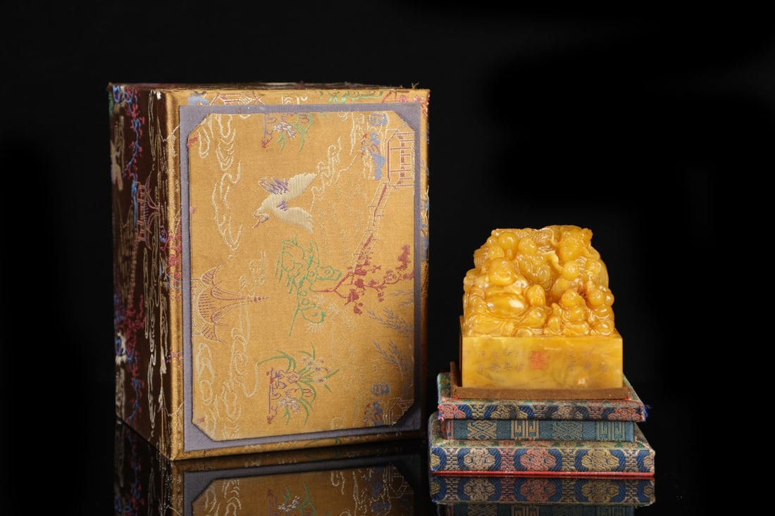 An Exquisite Shoushan Stone Character and Story Pattern Seal: An Exquisite Shoushan Stone Character and Story Pattern Seal Qing Dynasty, China Size:3.9inx3.7inx3.7in Weight:1620g寿山石人物故事纹印章 