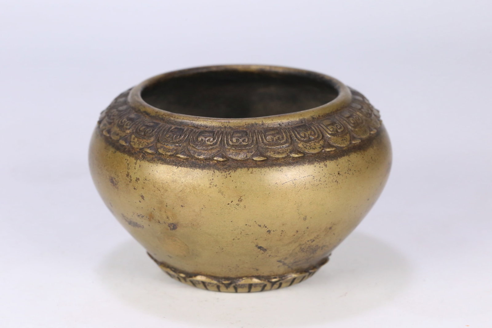An Exquisite Bronze Censer (1 of 9)
