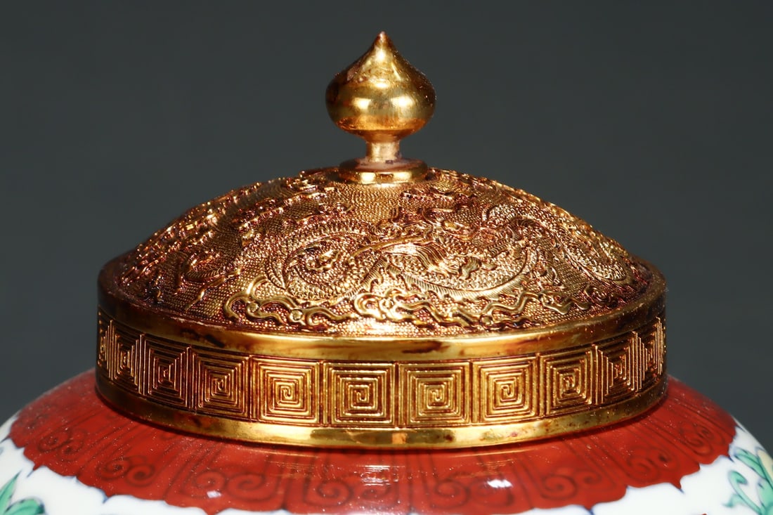 An Exquisite Doucai Lotus Pattern Dragon Pattern Jar - 4