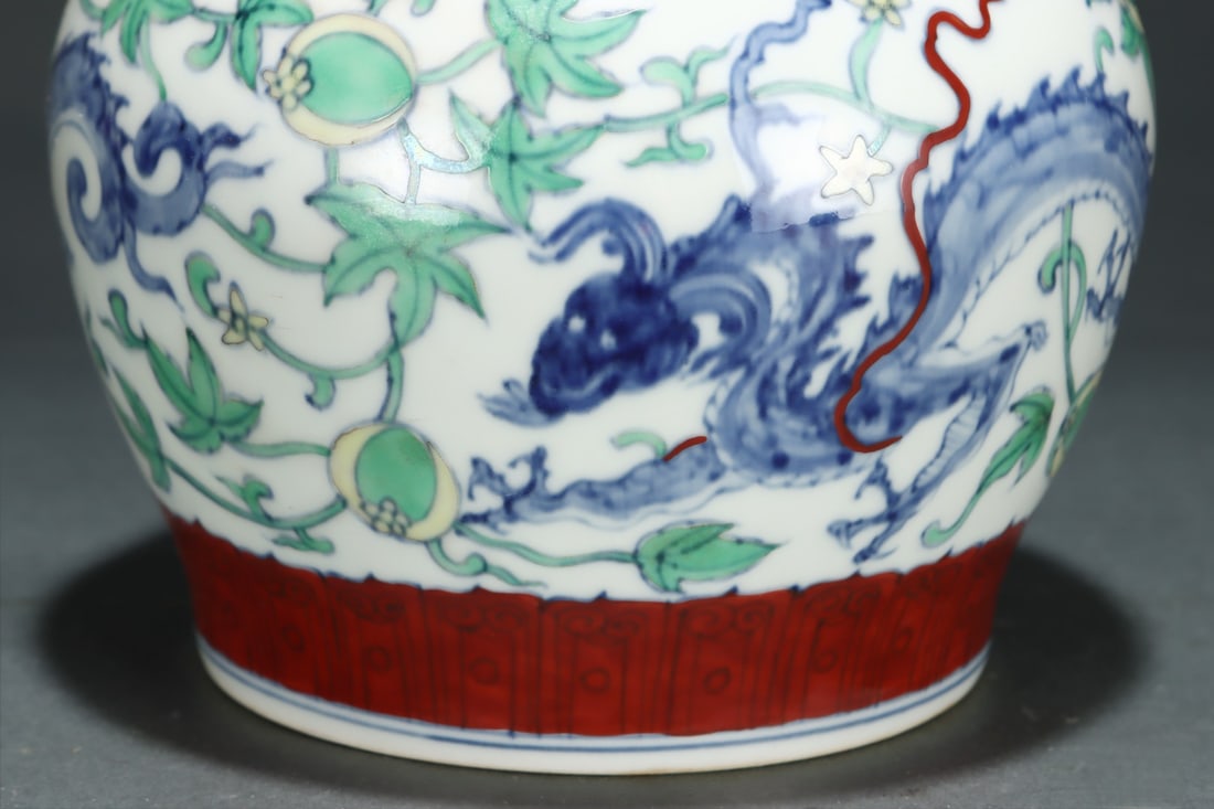 An Exquisite Doucai Lotus Pattern Dragon Pattern Jar - 5
