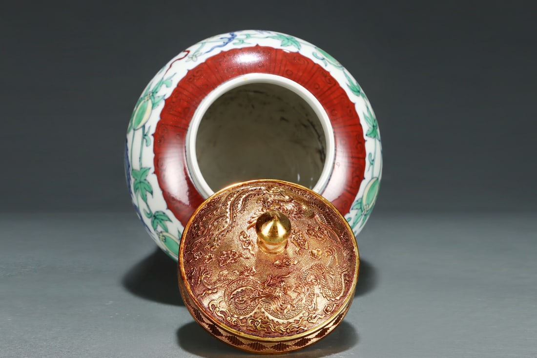 An Exquisite Doucai Lotus Pattern Dragon Pattern Jar - 6