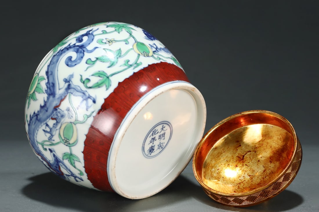 An Exquisite Doucai Lotus Pattern Dragon Pattern Jar - 7