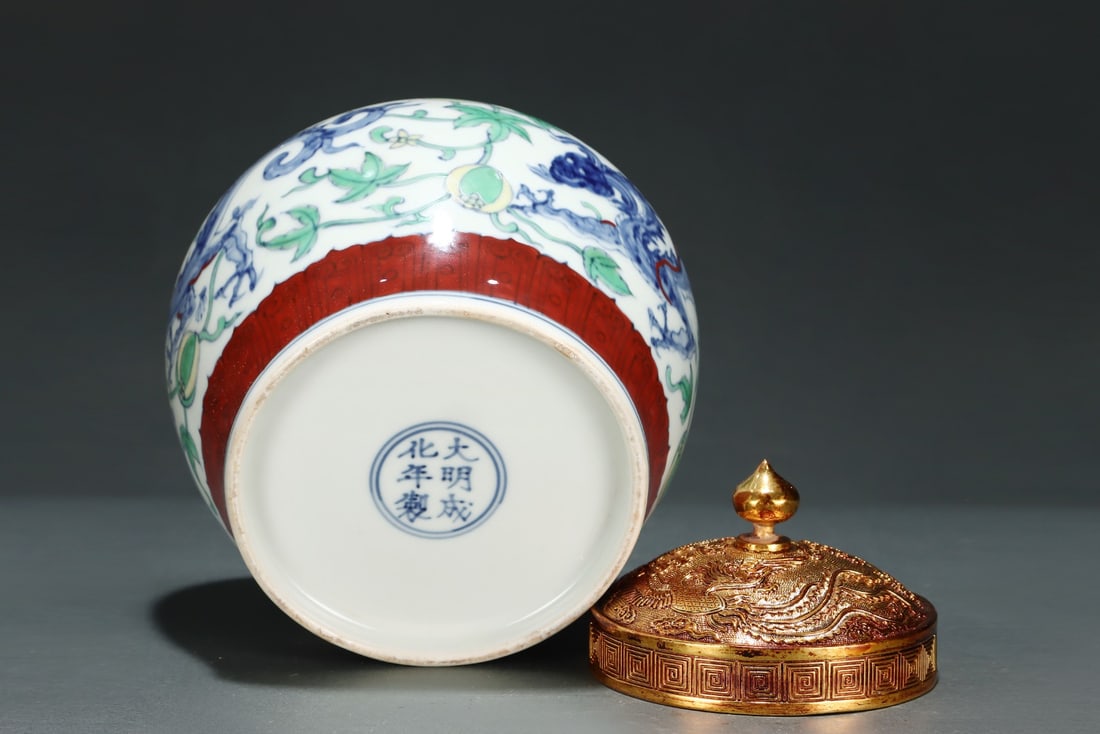 An Exquisite Doucai Lotus Pattern Dragon Pattern Jar - 8