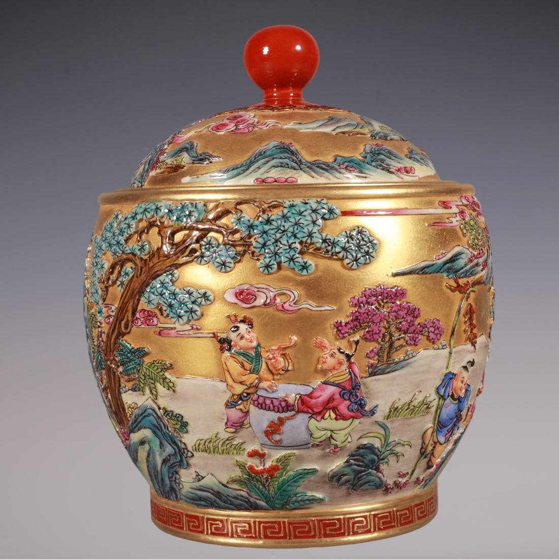 An Exquisite Enamel Landscape and Figure Pattern Tea Caddy: An Exquisite Enamel Landscape and Figure Pattern Tea Caddy Qing Dynasty, China Qianlong Six-character Mark Size:6.3inx5.1in珐琅彩雕刻金地婴戏ŏ