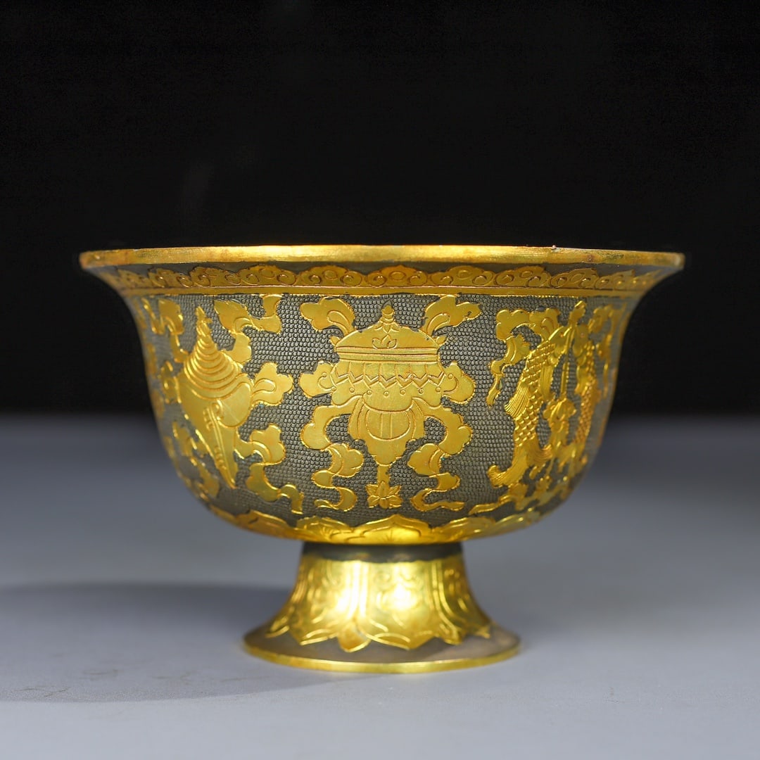 An Exquisite Gilt Bronze Eight Treasures Pattern Bowl: An Exquisite Gilt Bronze Eight Treasures Pattern Bowl,Tang Dynasty,China,Zhenguan Four-character Mark,Size:3.1inx4.7in,Weight:435g铜鎏金八宝纹碗,中Þ