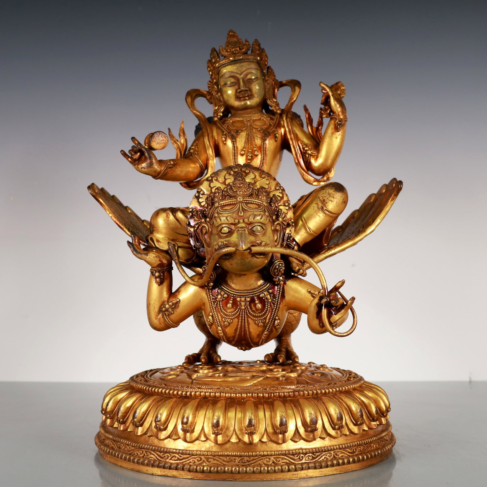 A Exquisite Gilt Bronze Statue of Bodhisattva Buddha statue: A Exquisite Gilt Bronze Statue of Bodhisattva Buddha statue Ming Dynasty, China Size:9.8inx9.1inx14.2in Weight:8650g铜鎏金骑鸟菩萨佛像 中