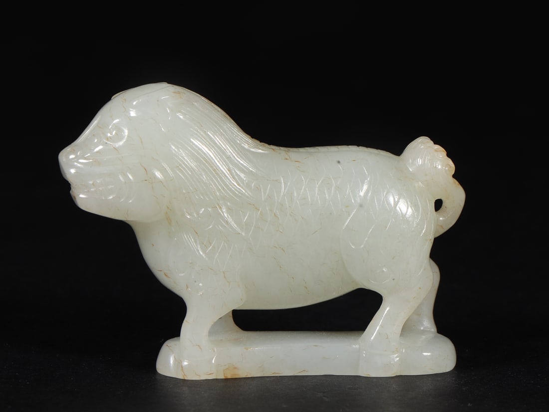 An Exquisite White Jade Auspicious Beast Ornament: An Exquisite White Jade Auspicious Beast Ornament,Qing Dynasty,China,Size:2.5inx0.7inx1.7in,Weight:67.7g白玉瑞兽摆件,中国清代,Size:6.25cmx1.