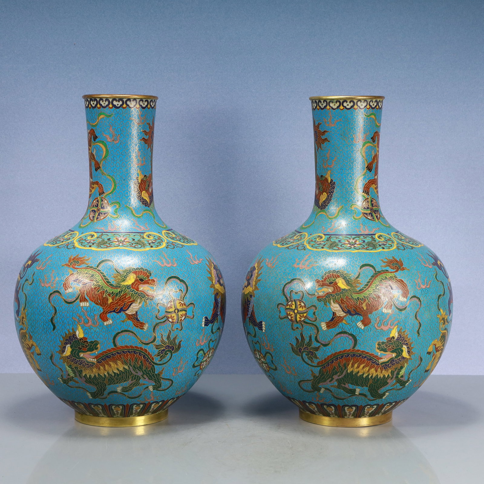 A Exquisite A pair of Cloisonne Lotus Pattern Auspicious Beast Pattern Vase: A Exquisite A pair of Cloisonne Lotus Pattern Auspicious Beast Pattern Vase Qing Dynasty, China Qianlong Four-character Mark Size:9.8inx16.5in Weight:7000g一对景泰蓝Ņ