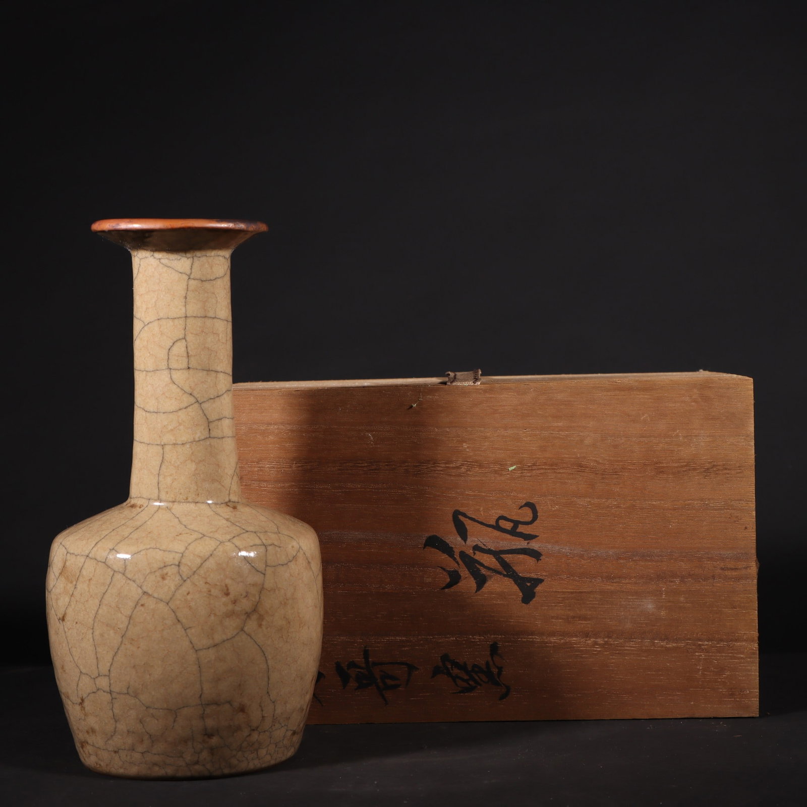 An Exquisite Ge yao Vase: An Exquisite Ge yao Vase Song Dynasty, China Size:8.7inx4.3in哥窑紫铜扣纸锤瓶 中国宋代 Size:22cmx11cm