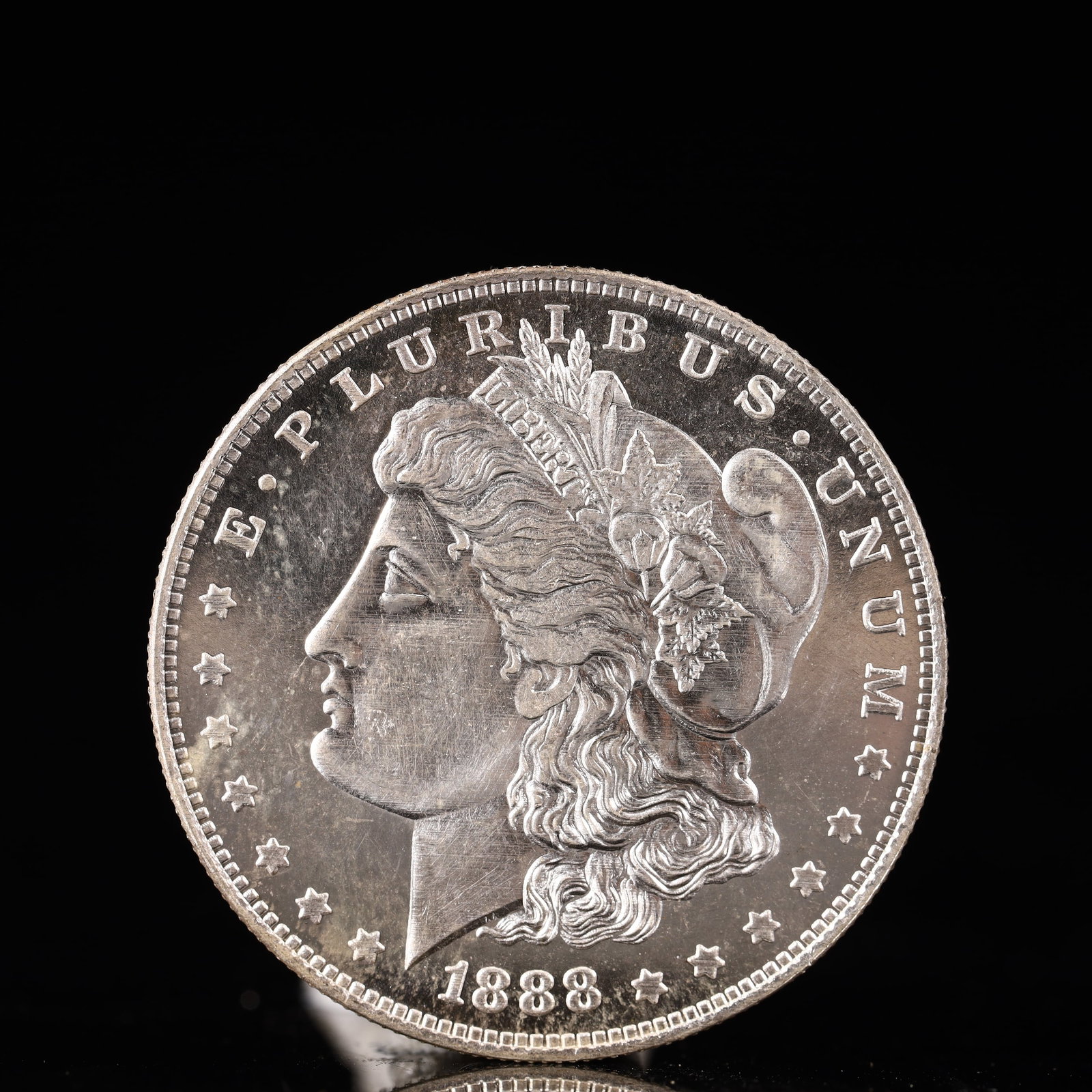 USA Morgan Dollar 1888 Coin: Obv: profile bust with date below and E PLURIBUS UNUM legend and stars around. Rev: eagle with In God we trust above within wreath with UNITED STATES OF AMERICA ONE DOLLAR legend. IN GOD WE TRUST / LI