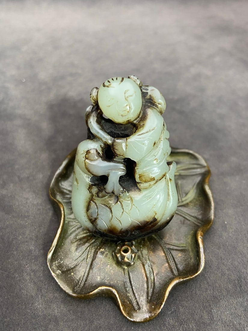An Exquisite White Jade Figure Goose Pendant: An Exquisite White Jade Figure Goose Pendant,Qing Dynasty,China,Size:2.1inx1.4inx0.7in,Weight:47g白玉人物鹅挂件,中国清代,Size:5.24cmx3
