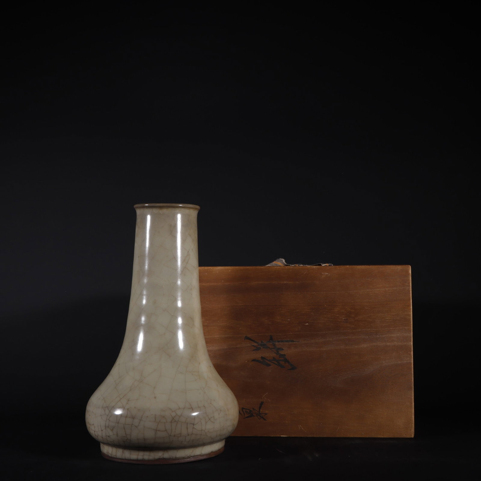 An Exquisite Longquan yao Yellow Glazed Vase: An Exquisite Longquan yao Yellow Glazed Vase Song Dynasty, China Size:9.4inx5.9in龙泉窑黄釉直颈瓶 中国宋代 Size:24cmx15cm