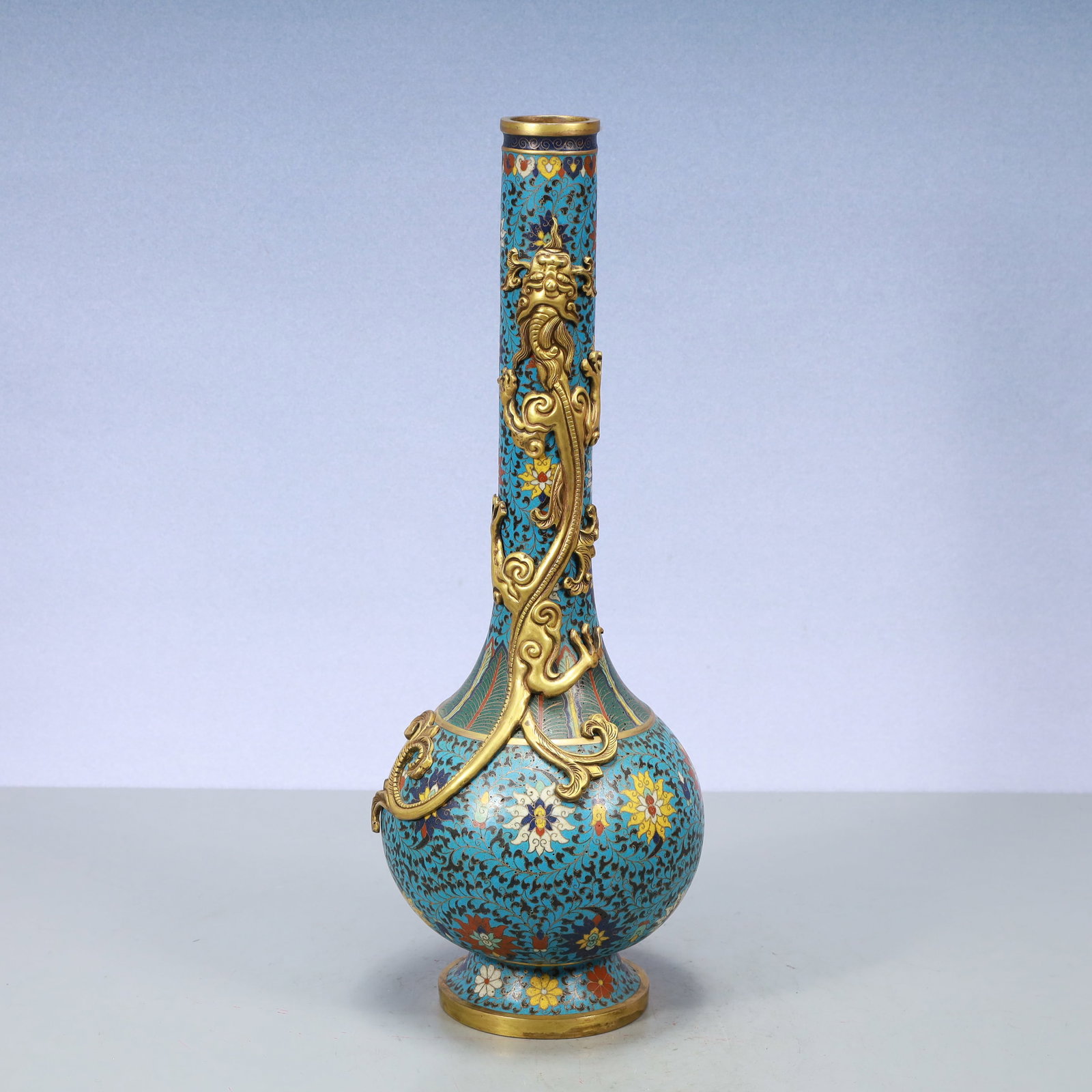 A Exquisite Cloisonne Lotus Pattern Dragon Pattern Vase: A Exquisite Cloisonne Lotus Pattern Dragon Pattern Vase Qing Dynasty, China Kangxi Four-character Mark Size:6.3inx18.5in Weight:2550g景泰蓝缠枝莲纹龙