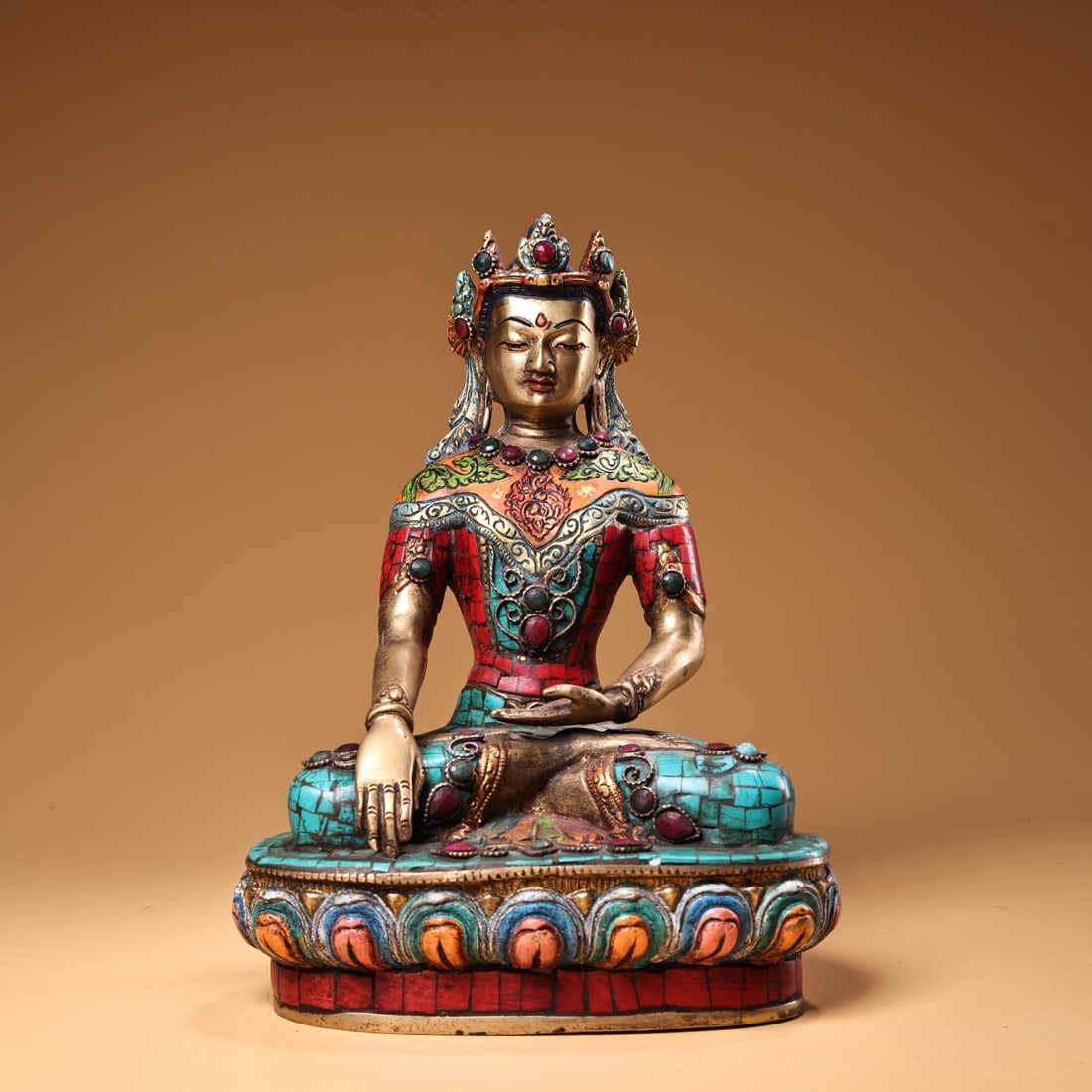 An Exquisite Gilt Bronze Inlaid Gems Painted Color Statue of Sakyamuni: An Exquisite Gilt Bronze Inlaid Gems Painted Color Statue of Sakyamuni,Qing Dynasty, China,Size:10.2inx6.7in,Weight:3000g铜鎏金镶宝石彩绘释迦