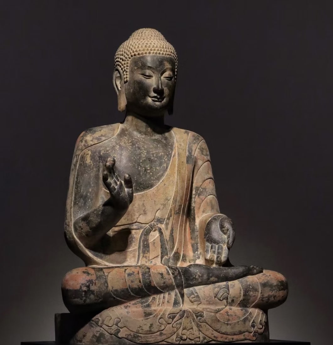 An Exquisite Limestone Painted Color Statue of Sakyamuni: An Exquisite Limestone Painted Color Statue of Sakyamuni N.Qi , China Size:27.6in青石彩绘释迦牟尼佛像 中国北齐Size:7
