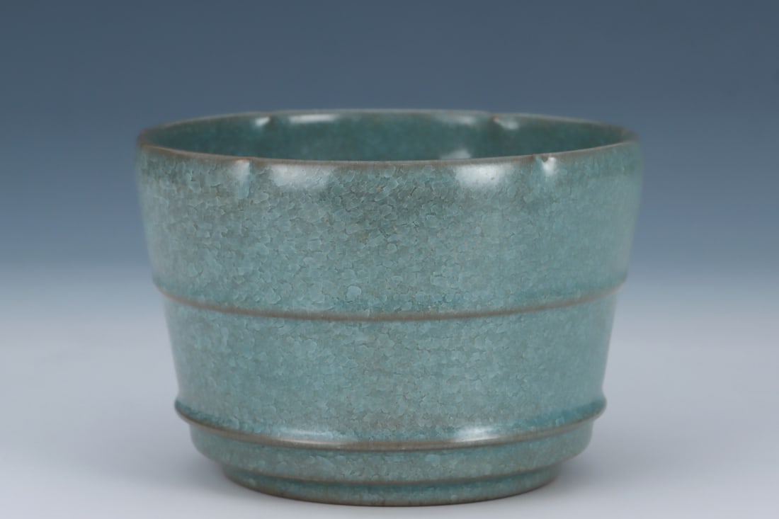An Exquisite Ru yao Bowl: An Exquisite Ru yao Bowl Song Dynasty, China Size:4.6inx6.7in汝窑天蓝釉冰裂纹葵口桶式碗 中国宋代 S