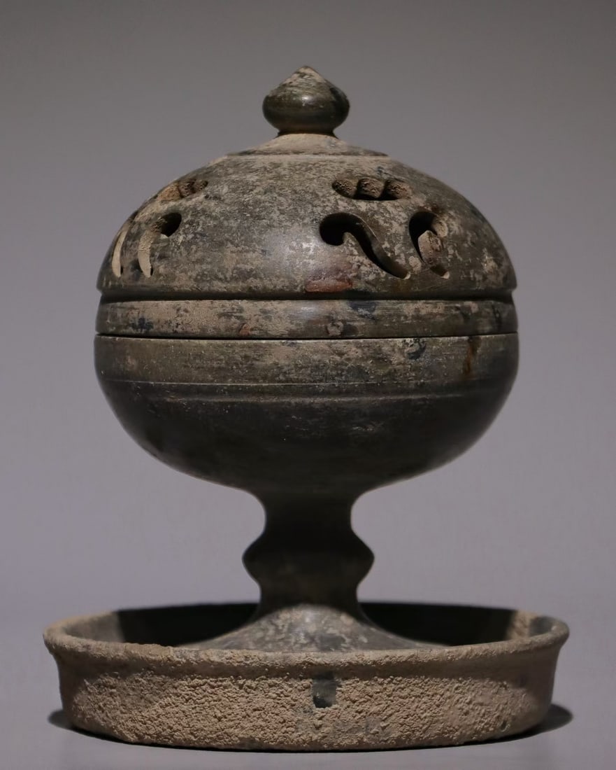 An Exquisite Limestone Censer: An Exquisite Limestone Censer Tang Dynasty, China Size:6.1inx4.9in青石香炉 中国唐代Size:15.5cmx12.5cm