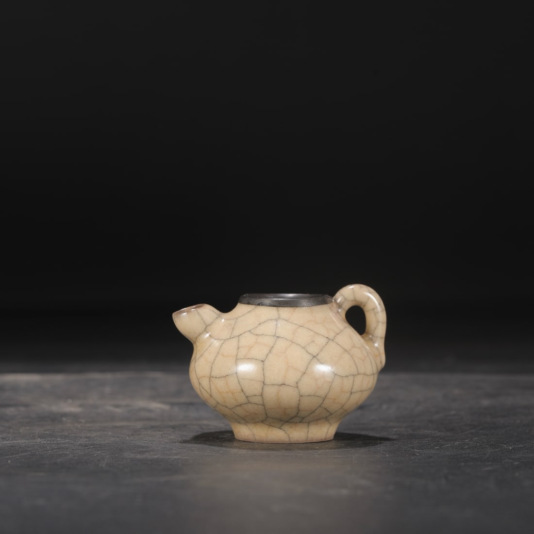 An Exquisite Ge yao Yellow Glazed Ewer: An Exquisite Ge yao Yellow Glazed Ewer Song Dynasty, China Size:2.3inx2.4in哥窑米黄釉银口水滴壶 中国宋代 Size:5.8cmx