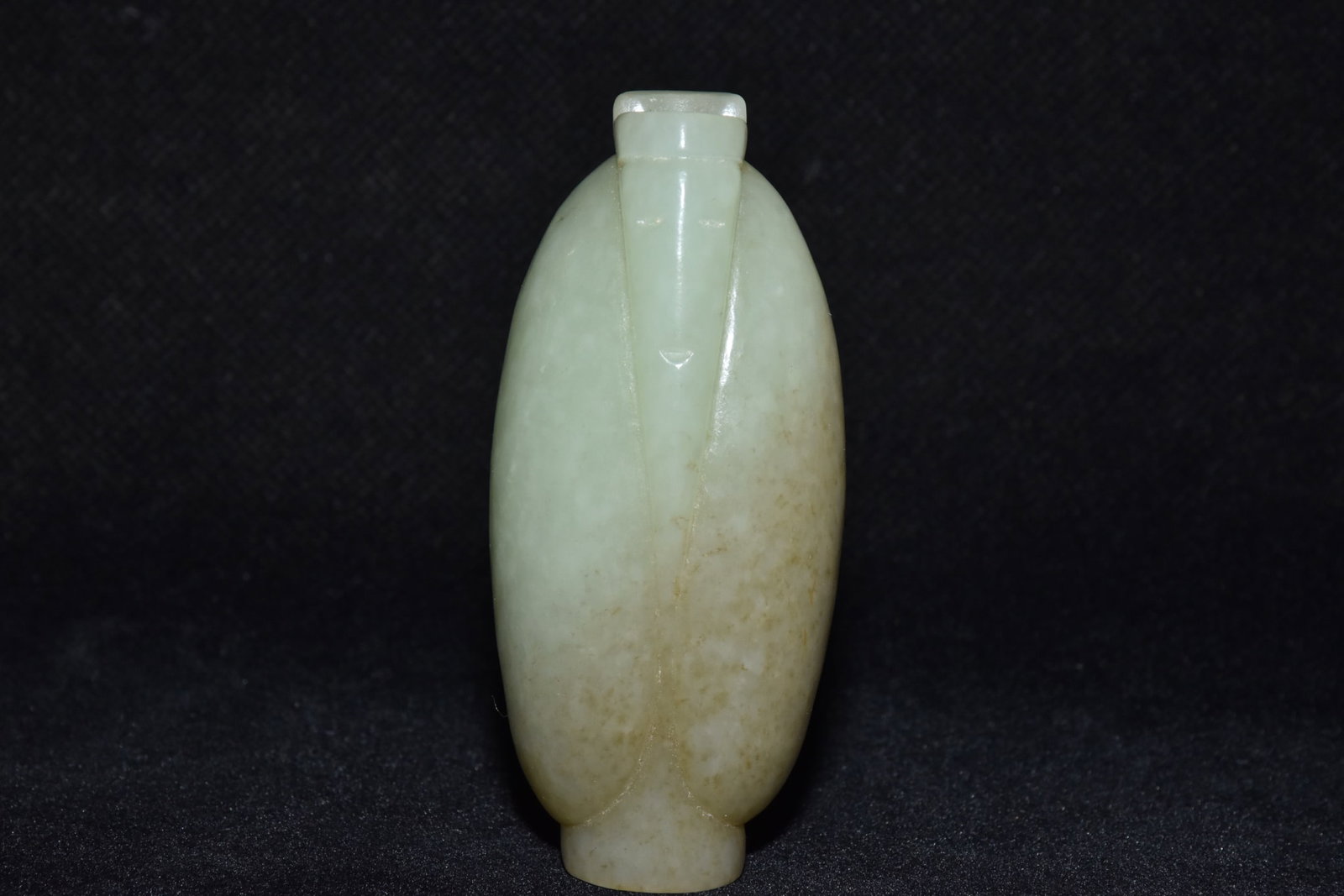 An Exquisite White Jade Figure Pendant: An Exquisite White Jade Figure Pendant,Qing Dynasty,China,Size:3.1inx1.4in,Weight:115g白玉人物挂件，中国清代，Size:8cmx3.5cm,Wei