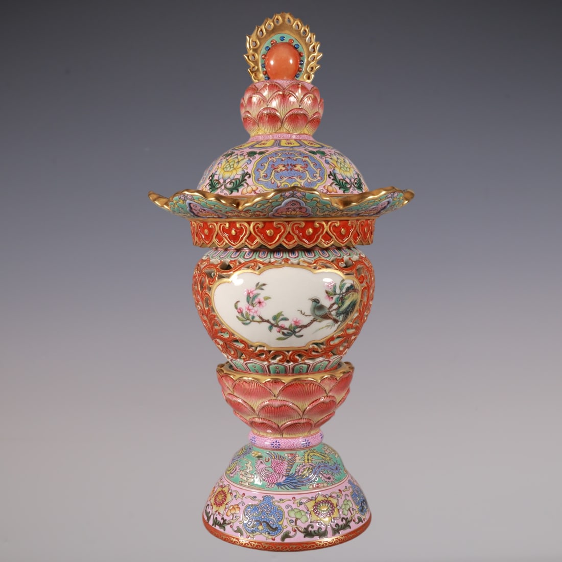 An Exquisite Enamel Painted Gold Flower and Bird Pattern Hatstand: An Exquisite Enamel Painted Gold Flower and Bird Pattern Hatstand Qing Dynasty, China Qianlong Four-character Mark Size:13.4inx6.7in珐琅彩描金开窗花(