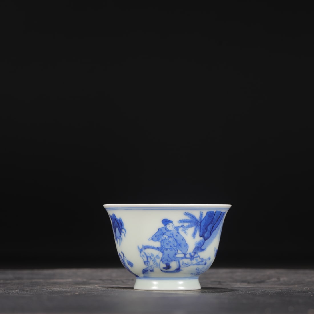 An Exquisite Blue and White Character and Story Pattern Cup: An Exquisite Blue and White Character and Story Pattern Cup Ming Dynasty, China Chongzhen Six-character Mark Size:2.2inx3.1in青花人物茶盏 中国明&#