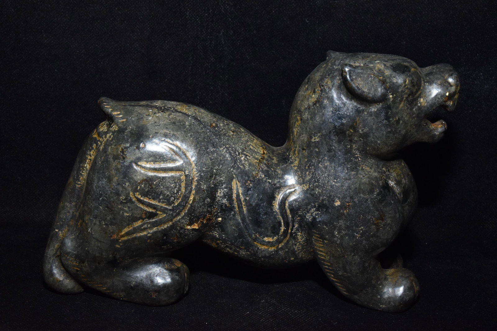 An Exquisite Meteorite Auspicious Beast Ornament: An Exquisite Meteorite Auspicious Beast Ornament,Hongshan