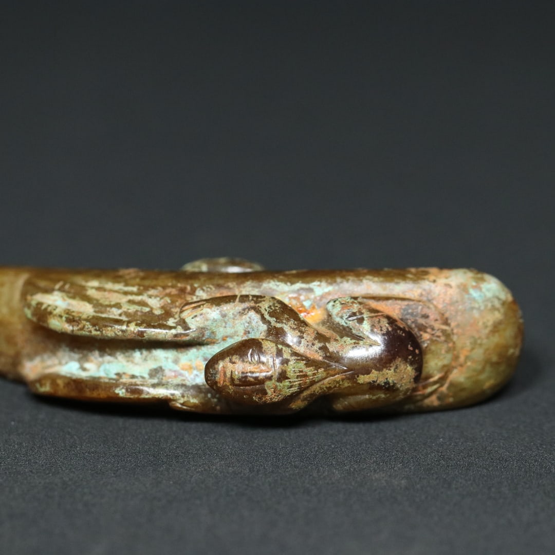 An Exquisite White Jade Figure Pattern Dragon-head Hook - 7