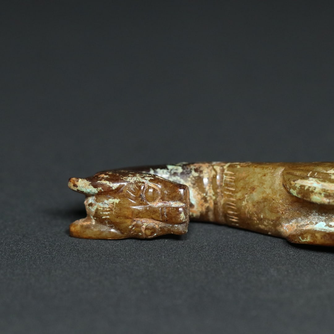 An Exquisite White Jade Figure Pattern Dragon-head Hook - 8