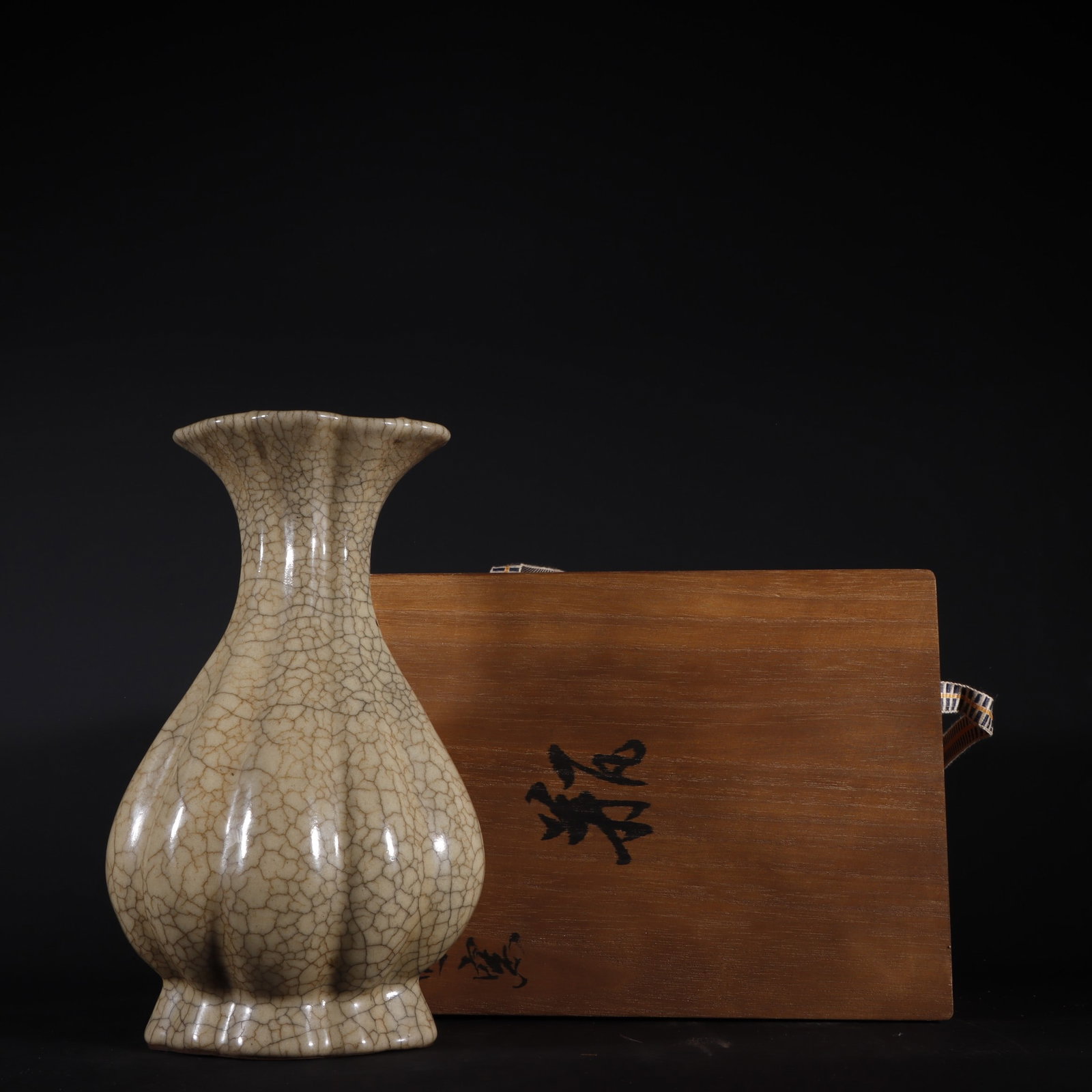 An Exquisite Ge yao Yellow Glazed Vase: An Exquisite Ge yao Yellow Glazed Vase Song Dynasty, China Size:9.1inx5.7in哥窑米黄釉白菜瓶 中国宋代 Size:23cmx14.5cm