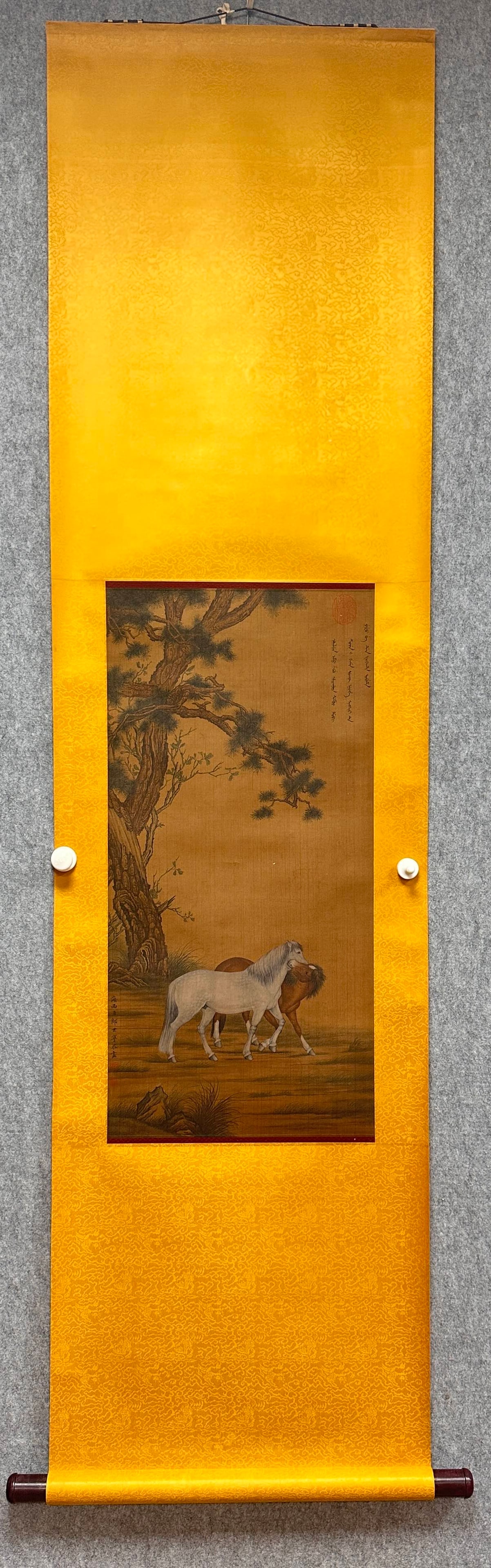 A Chinese Vertical Scroll Ink Painting of Horse on Silk,Lang Shining: A Chinese Vertical Scroll Ink Painting of Horse on Silk,Lang ShiningSize:(Without frame)14.6inx30.3in一幅中国水墨绢本骏马图立