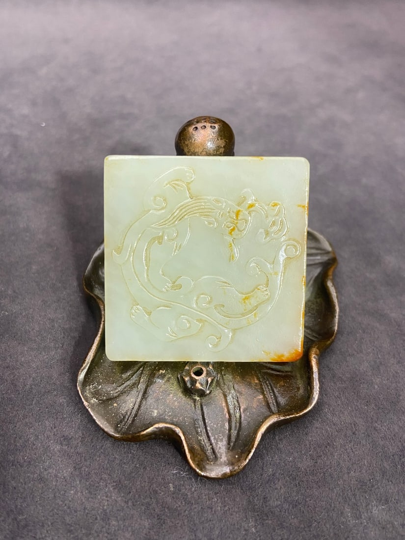 An Exquisite White Jade Chi-Dragon Pattern Pendant: An Exquisite White Jade Chi-Dragon Pattern Pendant,Qing Dynasty,China,Size:1.7inx1.6inx0.3in,Weight:44g白玉螭龙纹挂件,中国清代,Size:4.