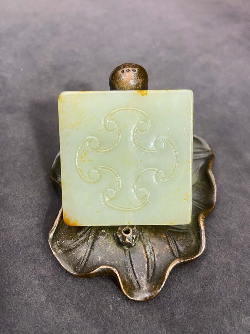 An Exquisite White Jade Chi-Dragon Pattern Pendant - 2